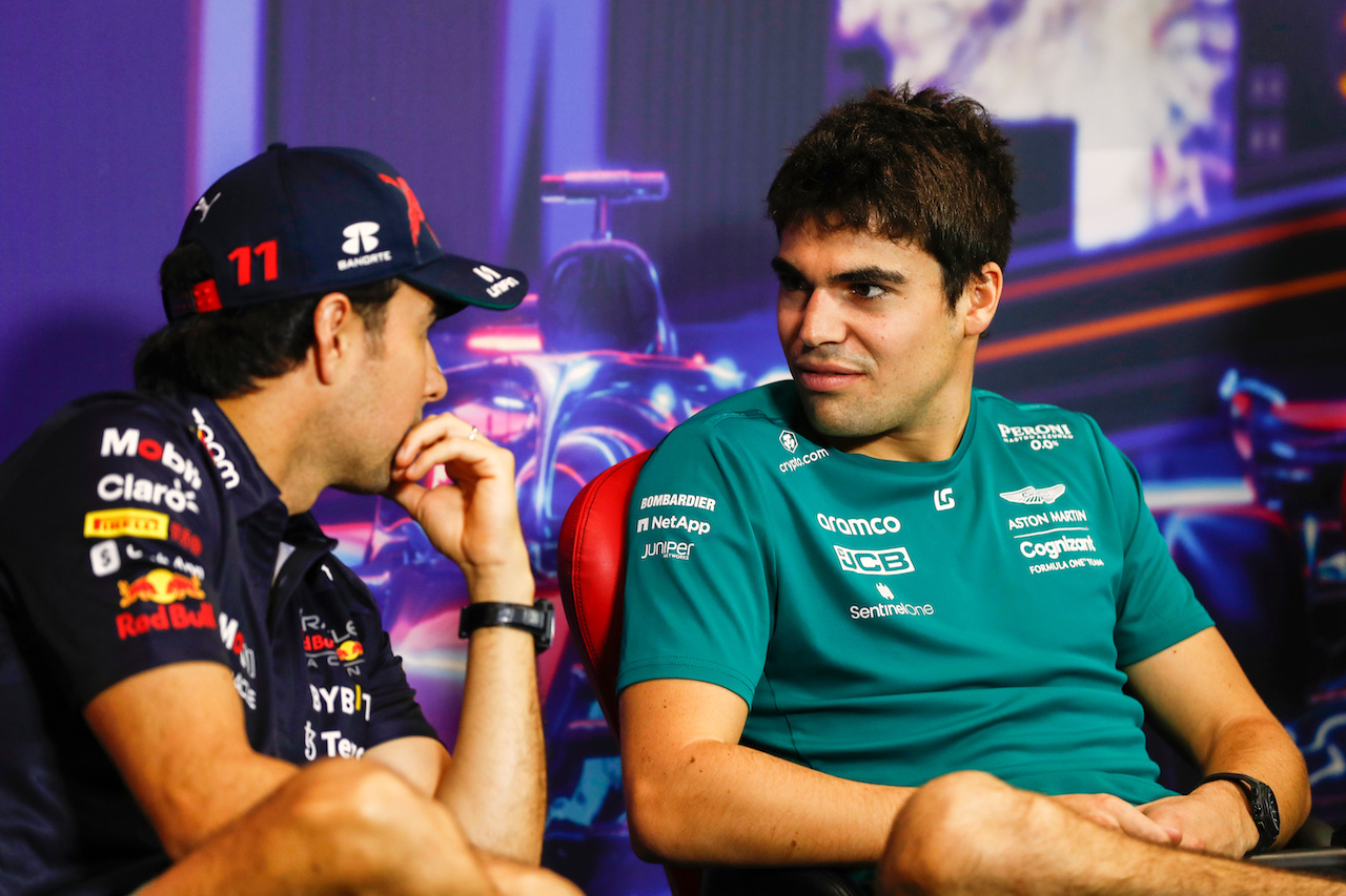 GP SINGAPORE, (L to R): Sergio Perez (MEX) Red Bull Racing e Lance Stroll (CDN) Aston Martin F1 Team in the FIA Press Conference.
29.09.2022. Formula 1 World Championship, Rd 17, Singapore Grand Prix, Marina Bay Street Circuit, Singapore, Preparation Day.
- www.xpbimages.com, EMail: requests@xpbimages.com © Copyright: XPB Images