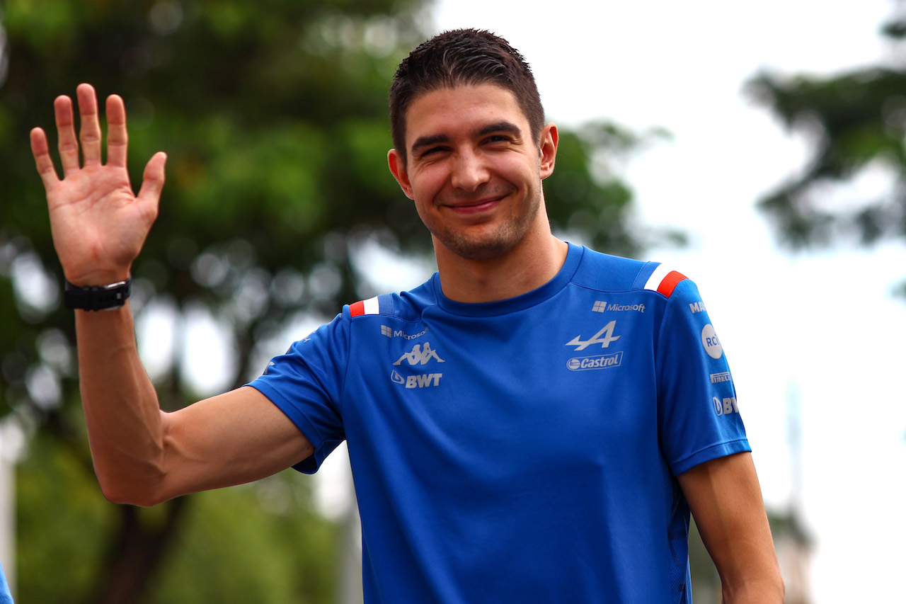GP SINGAPORE, Esteban Ocon (FRA), Alpine F1 Team 
29.09.2022. Formula 1 World Championship, Rd 17, Singapore Grand Prix, Marina Bay Street Circuit, Singapore, Preparation Day.
- www.xpbimages.com, EMail: requests@xpbimages.com ¬© Copyright: Charniaux / XPB Images