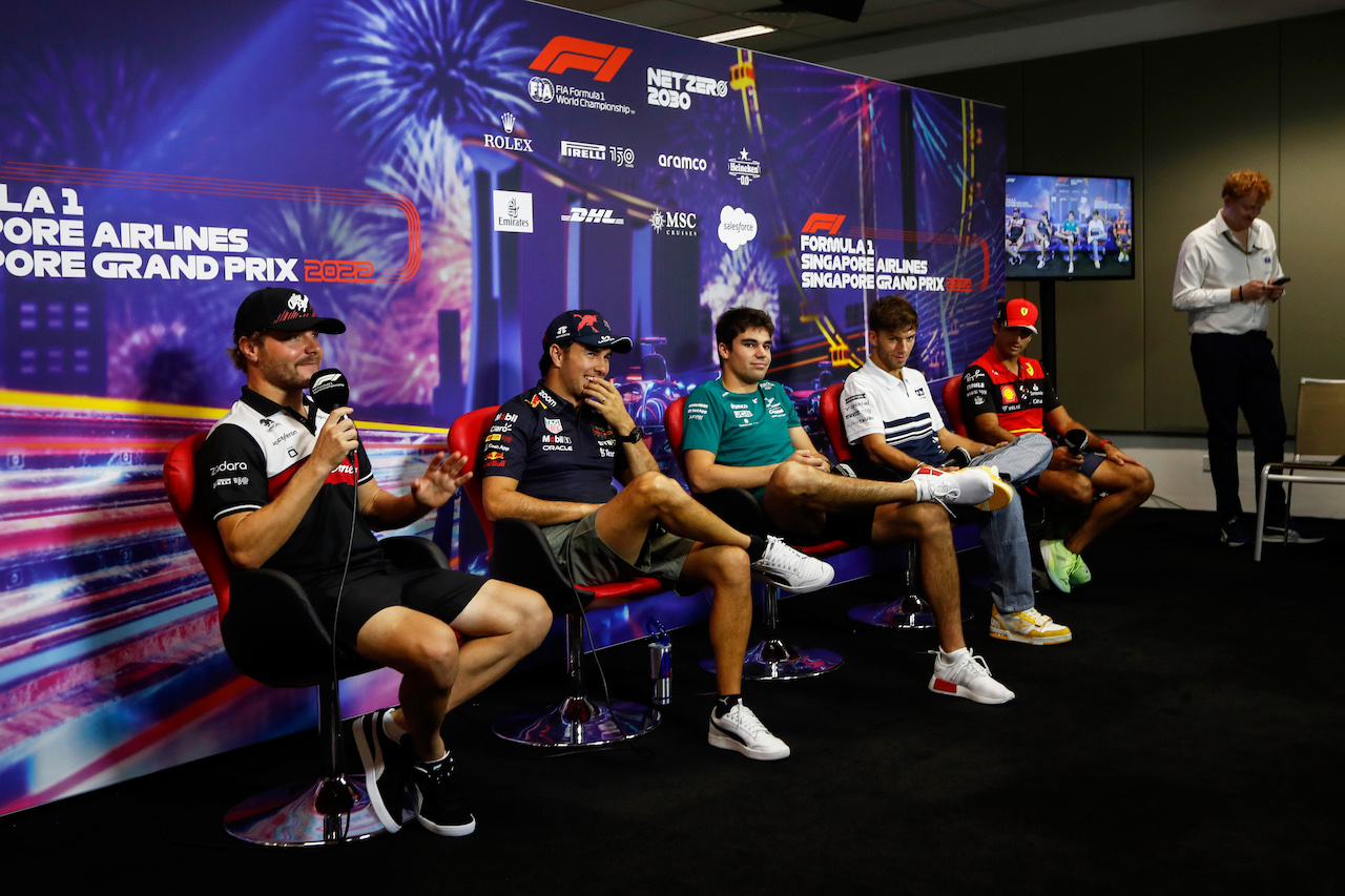 GP SINGAPORE, (L to R): Valtteri Bottas (FIN) Alfa Romeo F1 Team; Sergio Perez (MEX) Red Bull Racing; Lance Stroll (CDN) Aston Martin F1 Team; Pierre Gasly (FRA) AlphaTauri; e Carlos Sainz Jr (ESP) Ferrari, in the FIA Press Conference.
29.09.2022. Formula 1 World Championship, Rd 17, Singapore Grand Prix, Marina Bay Street Circuit, Singapore, Preparation Day.
- www.xpbimages.com, EMail: requests@xpbimages.com © Copyright: XPB Images