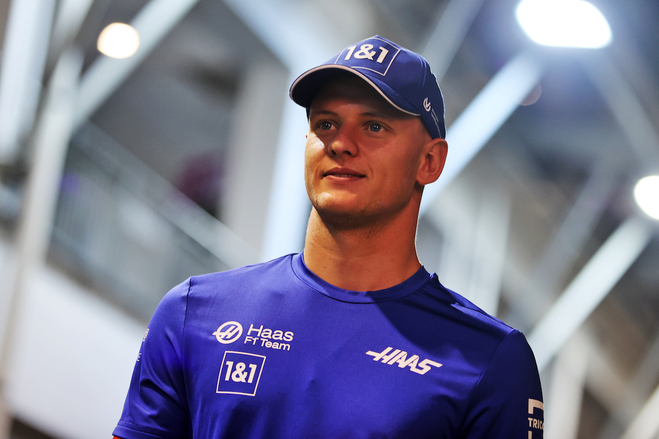 GP SINGAPORE, Mick Schumacher (GER) Haas F1 Team.
29.09.2022. Formula 1 World Championship, Rd 17, Singapore Grand Prix, Marina Bay Street Circuit, Singapore, Preparation Day.
- www.xpbimages.com, EMail: requests@xpbimages.com © Copyright: Moy / XPB Images