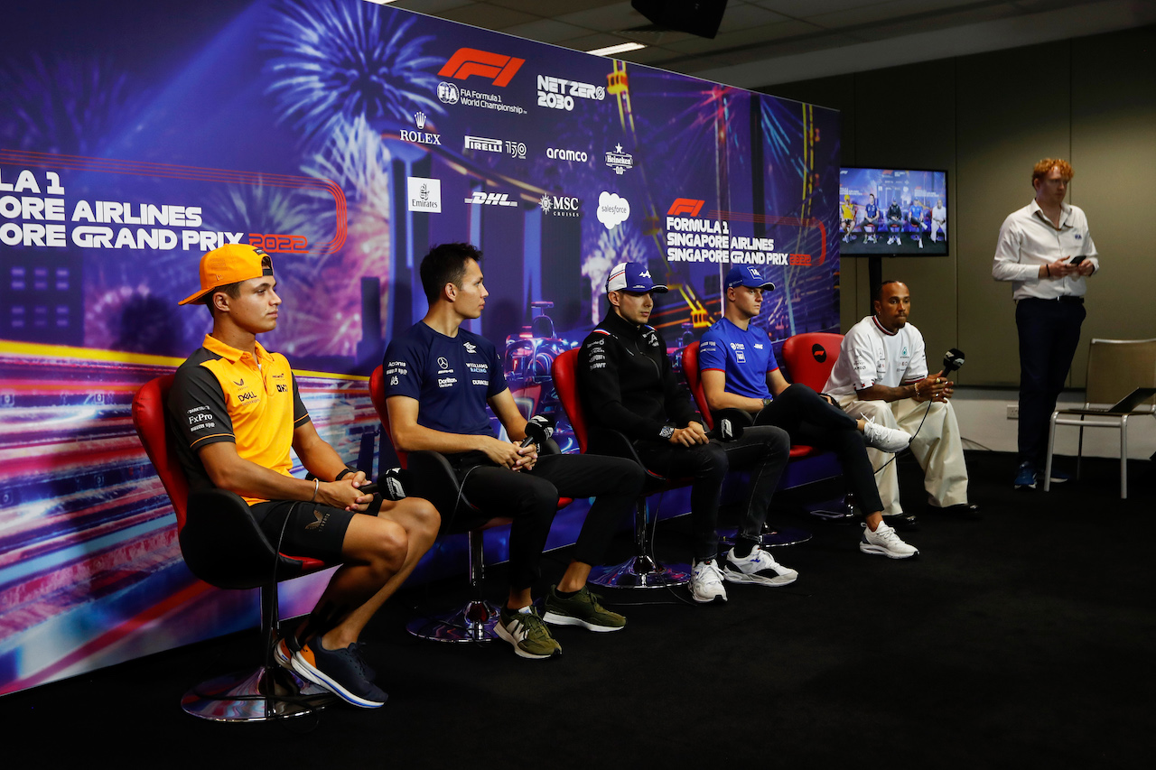 GP SINGAPORE, (L to R): Lando Norris (GBR) McLaren; Alexander Albon (THA) Williams Racing; Esteban Ocon (FRA) Alpine F1 Team; Mick Schumacher (GER) Haas F1 Team; e Lewis Hamilton (GBR) Mercedes AMG F1, in the FIA Press Conference.
29.09.2022. Formula 1 World Championship, Rd 17, Singapore Grand Prix, Marina Bay Street Circuit, Singapore, Preparation Day.
- www.xpbimages.com, EMail: requests@xpbimages.com © Copyright: XPB Images