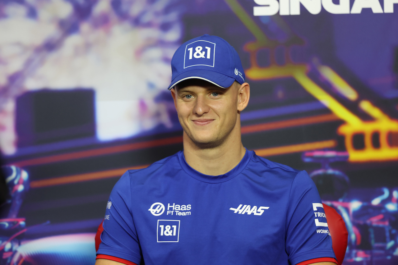 GP SINGAPORE, Mick Schumacher (GER) Haas F1 Team in the FIA Press Conference.
29.09.2022. Formula 1 World Championship, Rd 17, Singapore Grand Prix, Marina Bay Street Circuit, Singapore, Preparation Day.
- www.xpbimages.com, EMail: requests@xpbimages.com © Copyright: XPB Images
