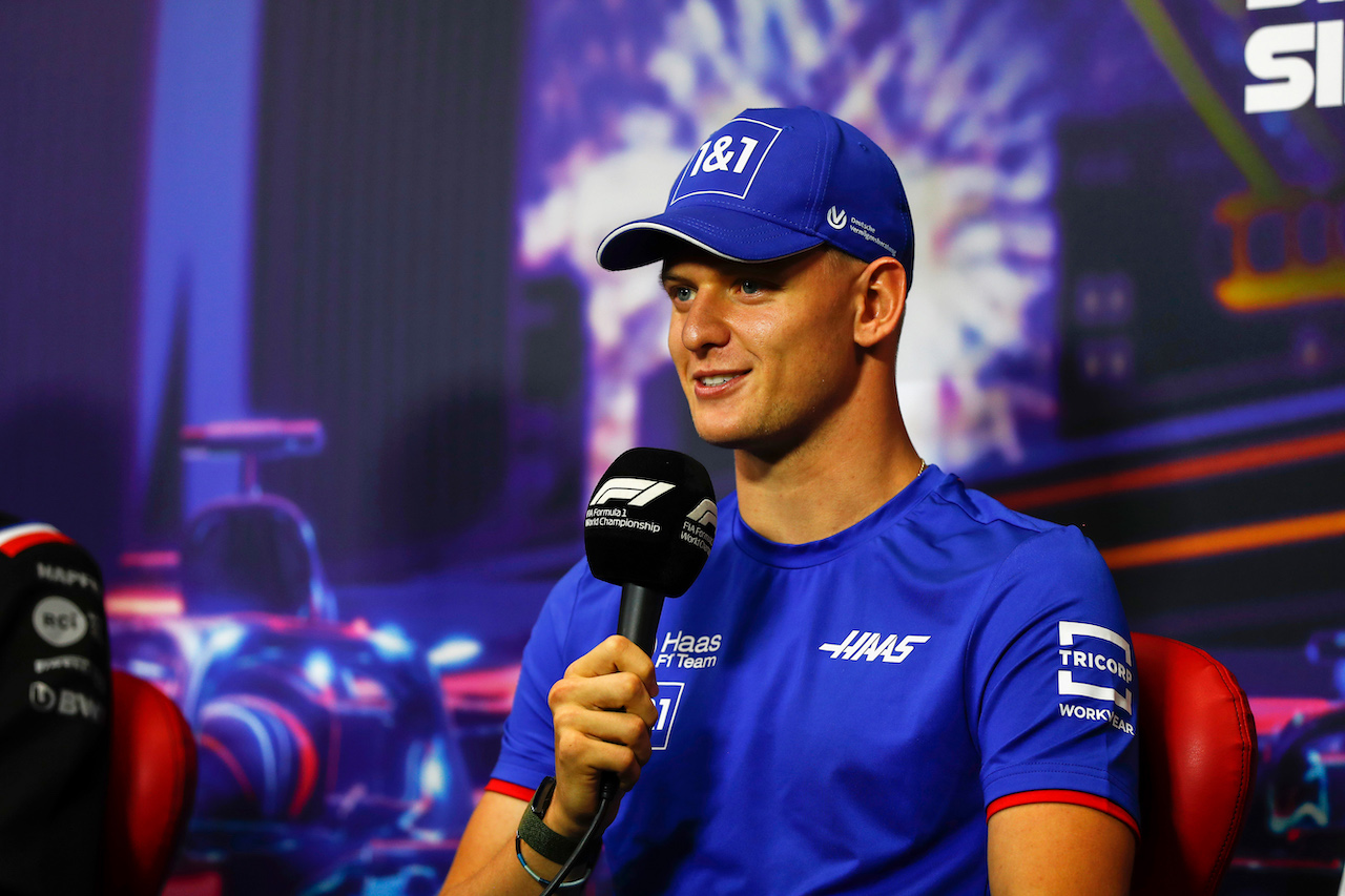 GP SINGAPORE, Mick Schumacher (GER) Haas F1 Team in the FIA Press Conference.
29.09.2022. Formula 1 World Championship, Rd 17, Singapore Grand Prix, Marina Bay Street Circuit, Singapore, Preparation Day.
- www.xpbimages.com, EMail: requests@xpbimages.com © Copyright: XPB Images