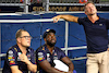 GP SINGAPORE, (L to R): Alan Carr (GBR) Comedian with Micah Richards (GBR) Former Professional Football Player e Christian Horner (GBR) Red Bull Racing Team Principal.
29.09.2022. Formula 1 World Championship, Rd 17, Singapore Grand Prix, Marina Bay Street Circuit, Singapore, Preparation Day.
 - www.xpbimages.com, EMail: requests@xpbimages.com © Copyright: Coates / XPB Images