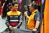 GP SINGAPORE, (L to R): Lando Norris (GBR) McLaren with Zak Brown (USA) McLaren Executive Director.
29.09.2022. Formula 1 World Championship, Rd 17, Singapore Grand Prix, Marina Bay Street Circuit, Singapore, Preparation Day.
 - www.xpbimages.com, EMail: requests@xpbimages.com © Copyright: Coates / XPB Images