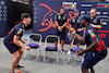 GP SINGAPORE, (L to R): Jo Canales, Red Bull Racing Personal Trainer with Micah Richards (GBR) Former Professional Football Player.
29.09.2022. Formula 1 World Championship, Rd 17, Singapore Grand Prix, Marina Bay Street Circuit, Singapore, Preparation Day.
 - www.xpbimages.com, EMail: requests@xpbimages.com © Copyright: Coates / XPB Images