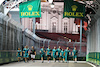 GP SINGAPORE, Lance Stroll (CDN) Aston Martin F1 Team walks the circuit with the team.
29.09.2022. Formula 1 World Championship, Rd 17, Singapore Grand Prix, Marina Bay Street Circuit, Singapore, Preparation Day.
- www.xpbimages.com, EMail: requests@xpbimages.com © Copyright: Moy / XPB Images