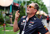 GP SINGAPORE, Alan Carr (GBR) Comedian.
29.09.2022. Formula 1 World Championship, Rd 17, Singapore Grand Prix, Marina Bay Street Circuit, Singapore, Preparation Day.
- www.xpbimages.com, EMail: requests@xpbimages.com © Copyright: Bearne / XPB Images
