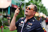 GP SINGAPORE, Alan Carr (GBR) Comedian.
29.09.2022. Formula 1 World Championship, Rd 17, Singapore Grand Prix, Marina Bay Street Circuit, Singapore, Preparation Day.
- www.xpbimages.com, EMail: requests@xpbimages.com © Copyright: Bearne / XPB Images