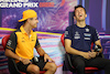 GP SINGAPORE, (L to R): Lando Norris (GBR) McLaren e Alexander Albon (THA) Williams Racing in the FIA Press Conference.
29.09.2022. Formula 1 World Championship, Rd 17, Singapore Grand Prix, Marina Bay Street Circuit, Singapore, Preparation Day.
- www.xpbimages.com, EMail: requests@xpbimages.com © Copyright: XPB Images