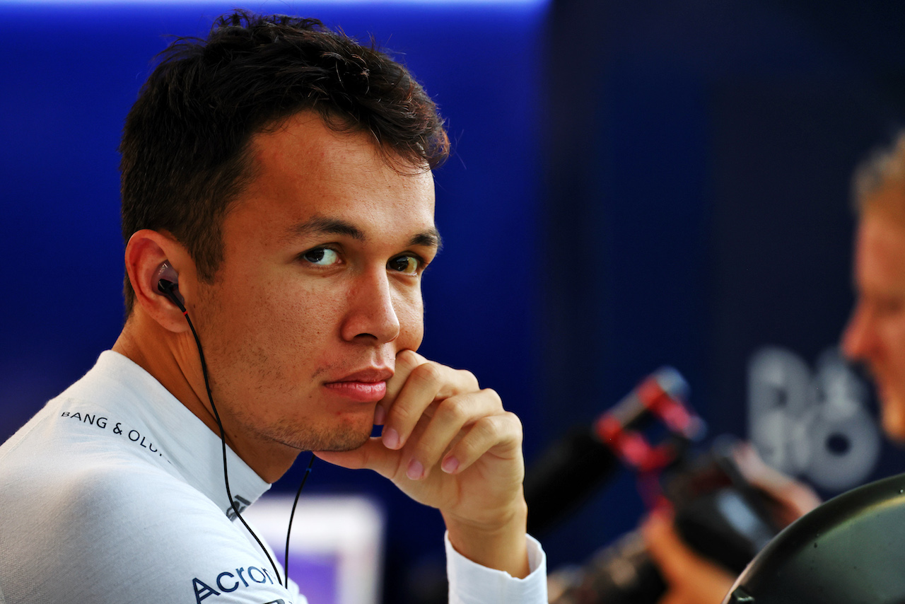 GP SINGAPORE, Alexander Albon (THA) Williams Racing.
01.10.2022. Formula 1 World Championship, Rd 17, Singapore Grand Prix, Marina Bay Street Circuit, Singapore, Qualifiche Day.
 - www.xpbimages.com, EMail: requests@xpbimages.com © Copyright: Coates / XPB Images