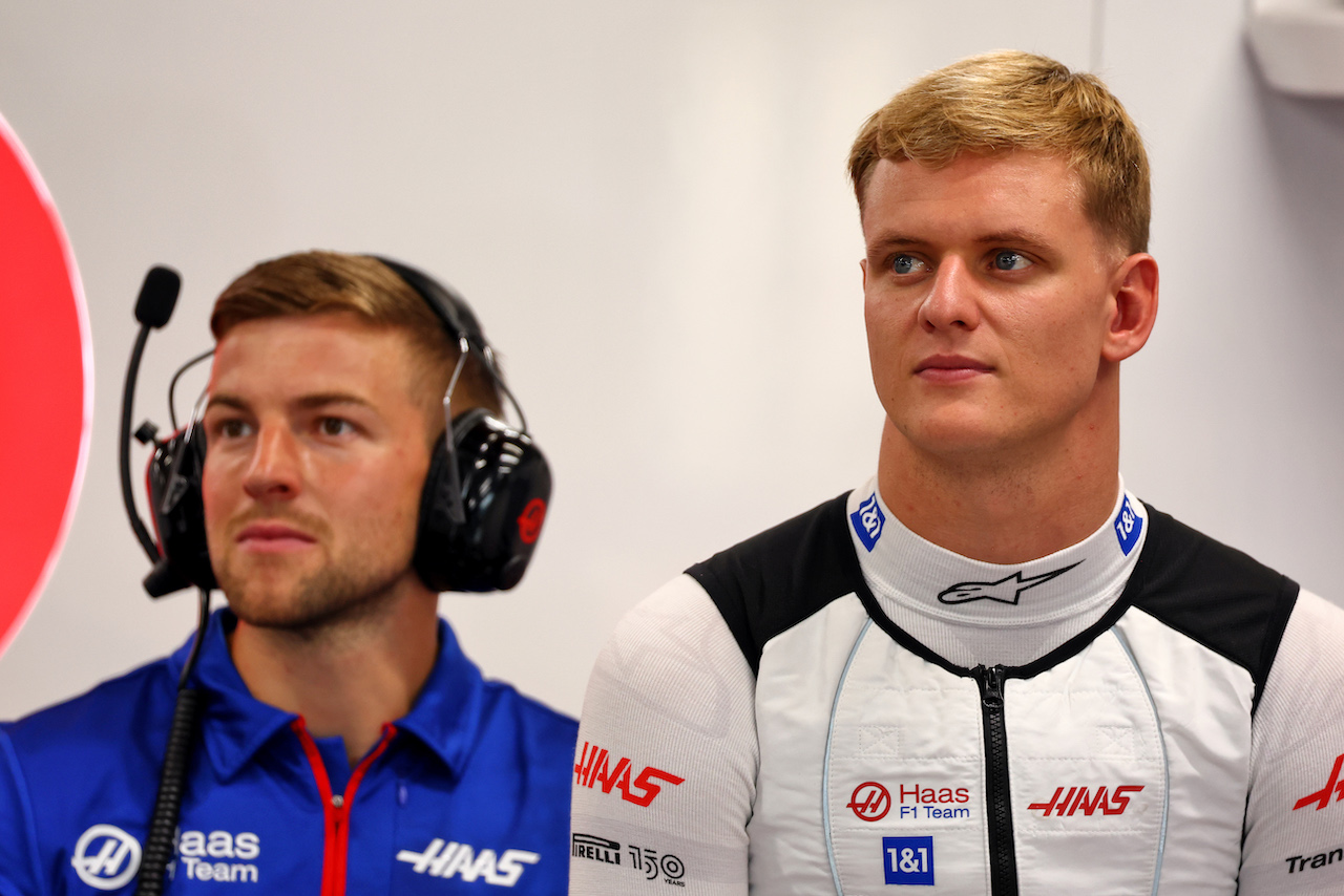 GP SINGAPORE, Mick Schumacher (GER) Haas F1 Team.
01.10.2022. Formula 1 World Championship, Rd 17, Singapore Grand Prix, Marina Bay Street Circuit, Singapore, Qualifiche Day.
 - www.xpbimages.com, EMail: requests@xpbimages.com © Copyright: Coates / XPB Images