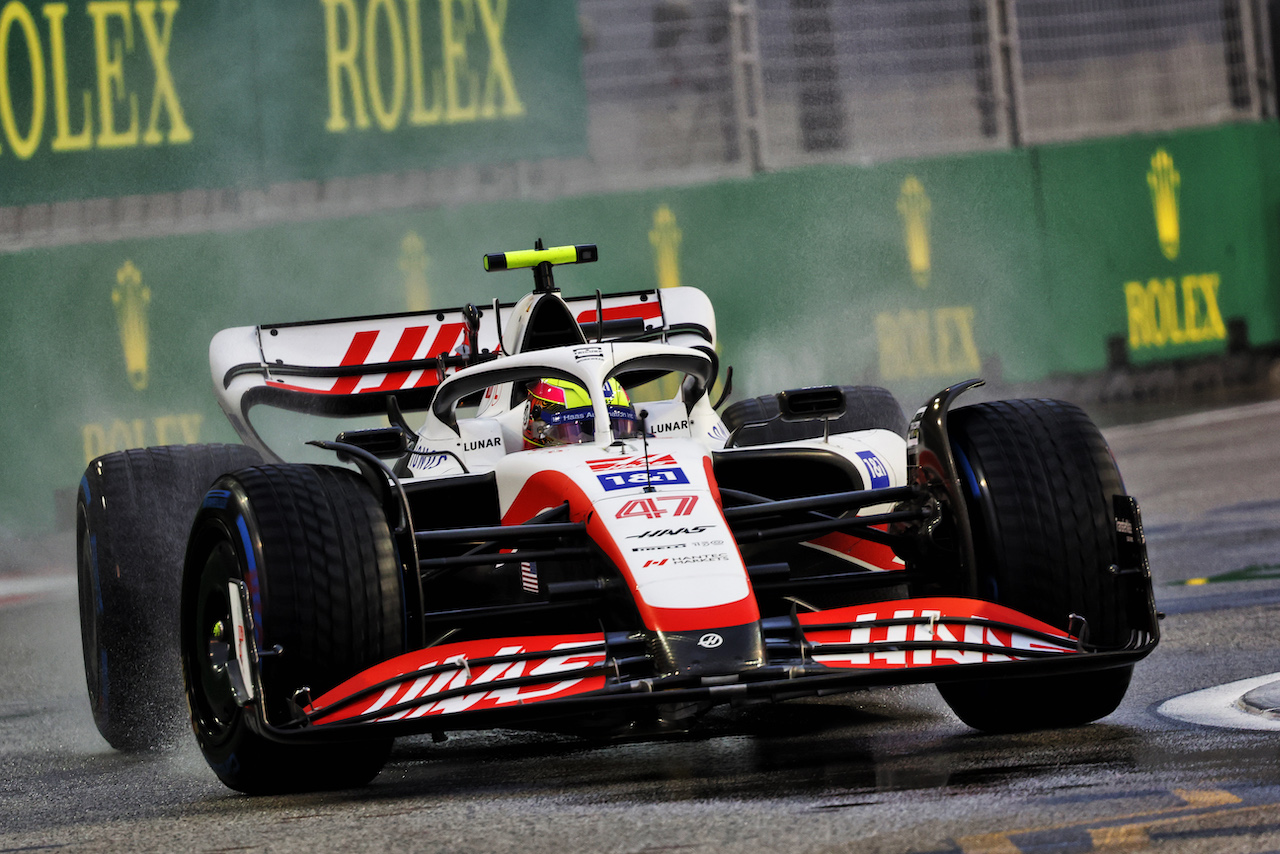 GP SINGAPORE, Mick Schumacher (GER) Haas VF-22.
01.10.2022. Formula 1 World Championship, Rd 17, Singapore Grand Prix, Marina Bay Street Circuit, Singapore, Qualifiche Day.
- www.xpbimages.com, EMail: requests@xpbimages.com © Copyright: Bearne / XPB Images