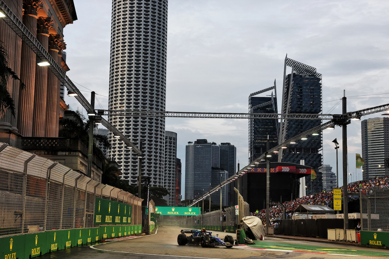 GP SINGAPORE, Nicholas Latifi (CDN) Williams Racing FW44.
01.10.2022. Formula 1 World Championship, Rd 17, Singapore Grand Prix, Marina Bay Street Circuit, Singapore, Qualifiche Day.
- www.xpbimages.com, EMail: requests@xpbimages.com © Copyright: Bearne / XPB Images