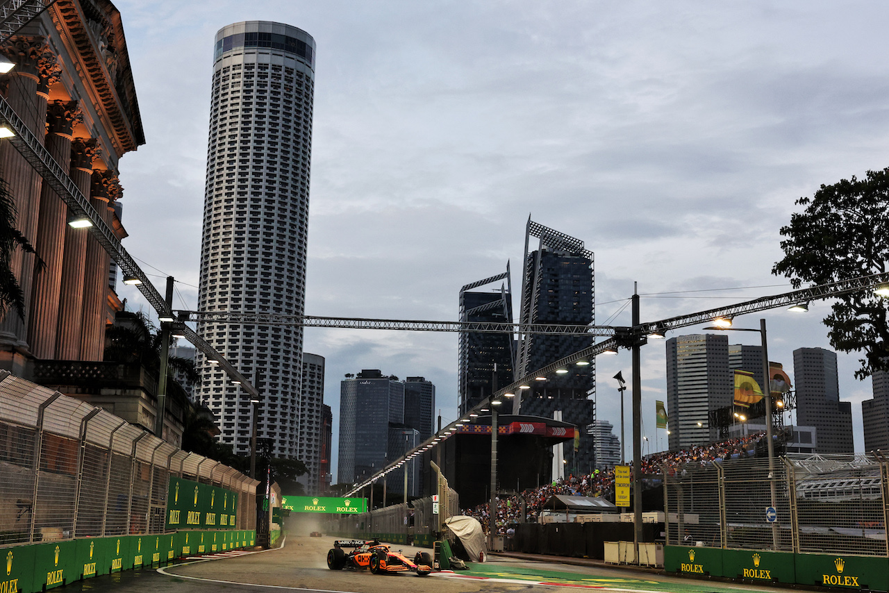 GP SINGAPORE, Daniel Ricciardo (AUS) McLaren MCL36.
01.10.2022. Formula 1 World Championship, Rd 17, Singapore Grand Prix, Marina Bay Street Circuit, Singapore, Qualifiche Day.
- www.xpbimages.com, EMail: requests@xpbimages.com © Copyright: Bearne / XPB Images