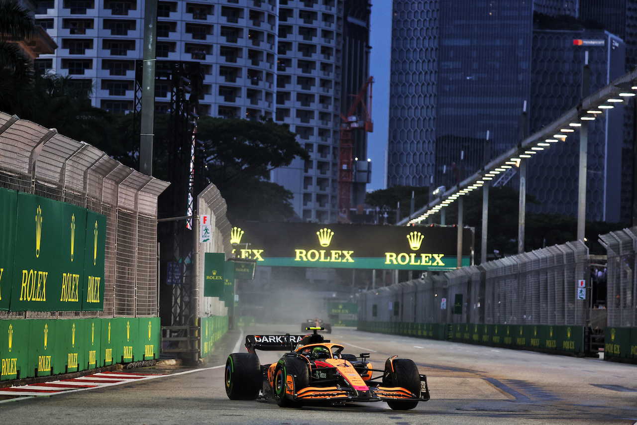 GP SINGAPORE, Lando Norris (GBR) McLaren MCL36.
01.10.2022. Formula 1 World Championship, Rd 17, Singapore Grand Prix, Marina Bay Street Circuit, Singapore, Qualifiche Day.
- www.xpbimages.com, EMail: requests@xpbimages.com © Copyright: Bearne / XPB Images