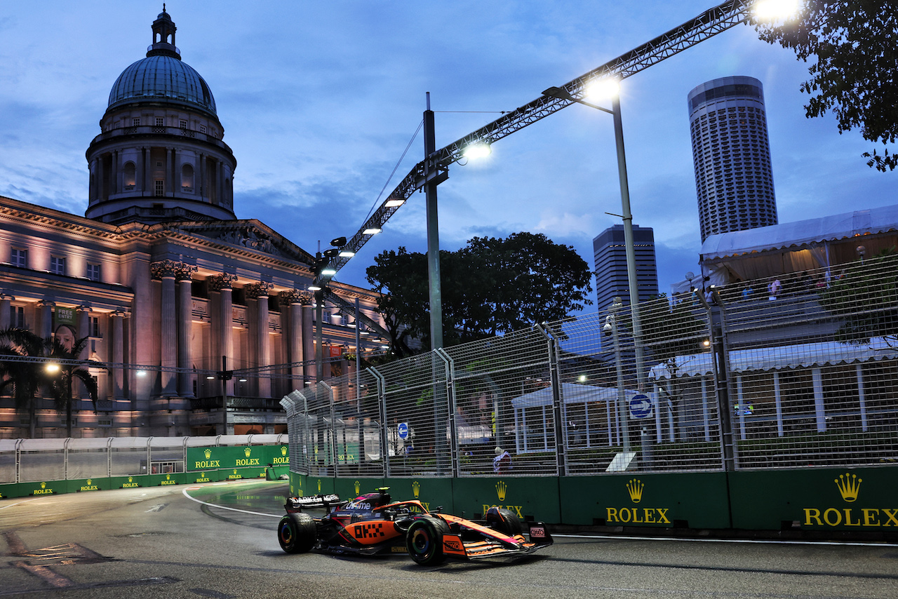 GP SINGAPORE, Lando Norris (GBR) McLaren MCL36.
01.10.2022. Formula 1 World Championship, Rd 17, Singapore Grand Prix, Marina Bay Street Circuit, Singapore, Qualifiche Day.
- www.xpbimages.com, EMail: requests@xpbimages.com © Copyright: Bearne / XPB Images