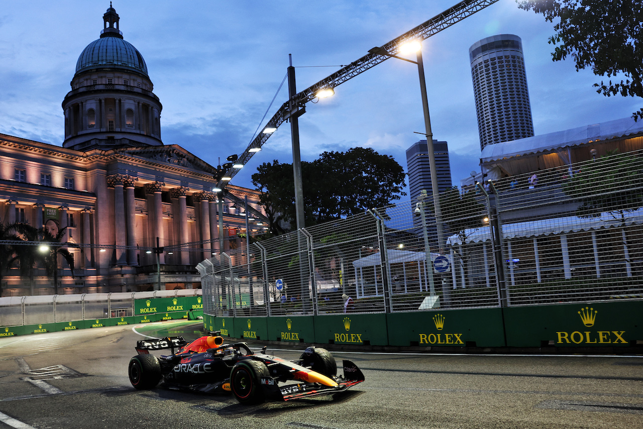 GP SINGAPORE, Max Verstappen (NLD) Red Bull Racing RB18.
01.10.2022. Formula 1 World Championship, Rd 17, Singapore Grand Prix, Marina Bay Street Circuit, Singapore, Qualifiche Day.
- www.xpbimages.com, EMail: requests@xpbimages.com © Copyright: Bearne / XPB Images