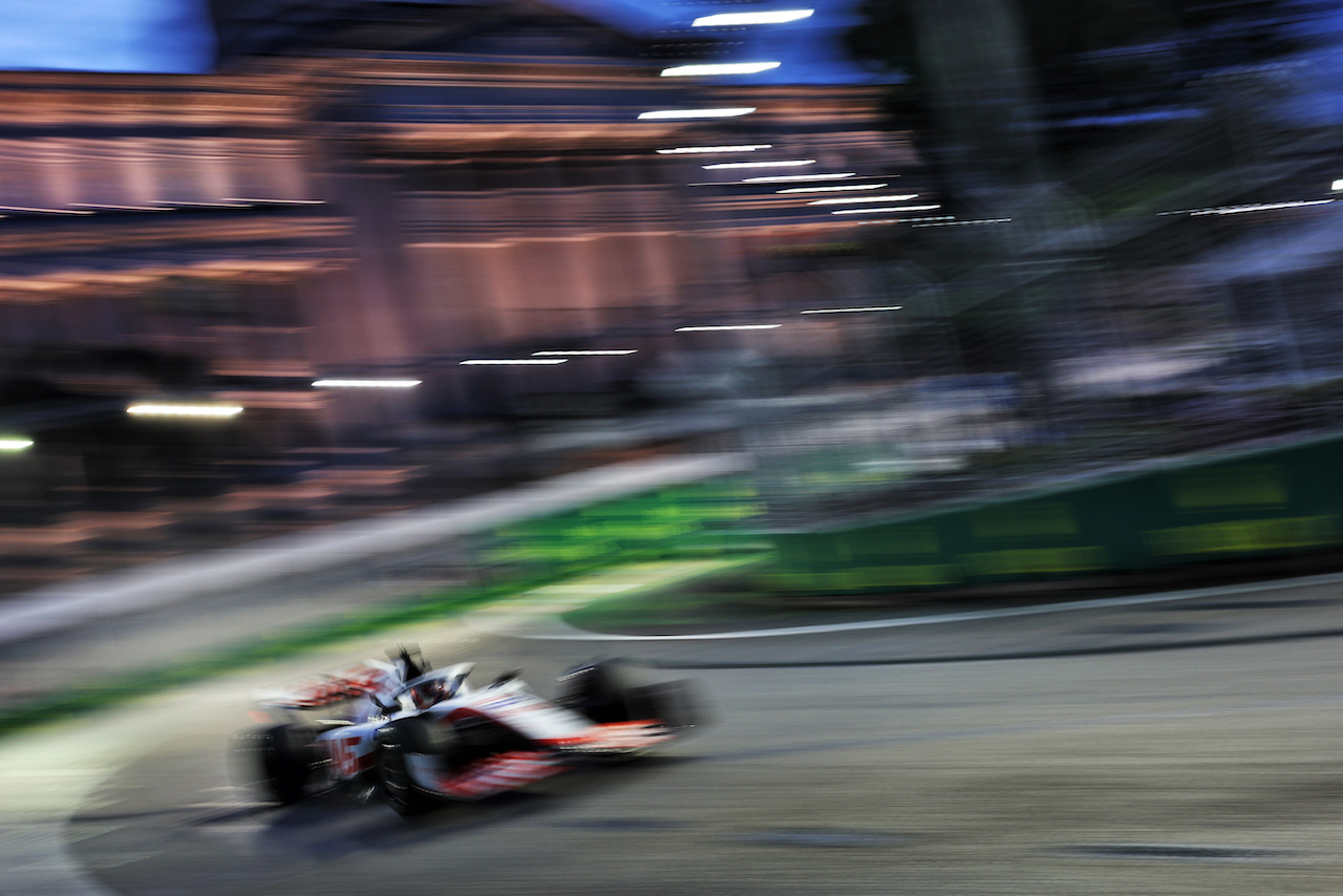 GP SINGAPORE, Kevin Magnussen (DEN) Haas VF-22.
01.10.2022. Formula 1 World Championship, Rd 17, Singapore Grand Prix, Marina Bay Street Circuit, Singapore, Qualifiche Day.
- www.xpbimages.com, EMail: requests@xpbimages.com © Copyright: Bearne / XPB Images