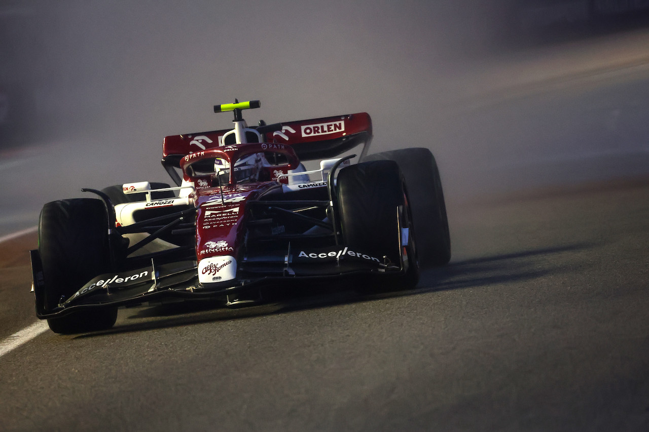 GP SINGAPORE, Guanyu Zhou (CHI), Alfa Romeo Racing 
01.10.2022. Formula 1 World Championship, Rd 17, Singapore Grand Prix, Marina Bay Street Circuit, Singapore, Qualifiche Day.
- www.xpbimages.com, EMail: requests@xpbimages.com ¬© Copyright: Charniaux / XPB Images