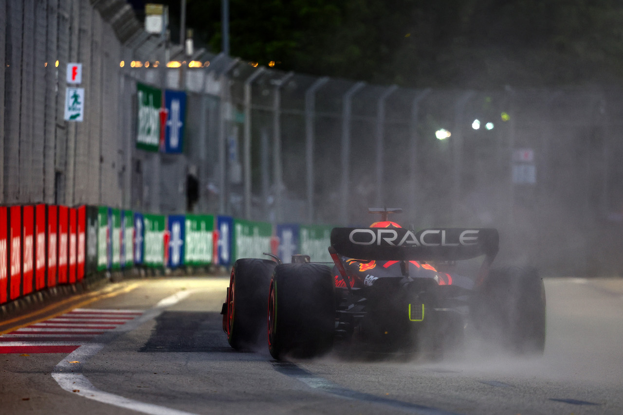 GP SINGAPORE, Max Verstappen (NLD), Red Bull Racing 
01.10.2022. Formula 1 World Championship, Rd 17, Singapore Grand Prix, Marina Bay Street Circuit, Singapore, Qualifiche Day.
- www.xpbimages.com, EMail: requests@xpbimages.com ¬© Copyright: Charniaux / XPB Images