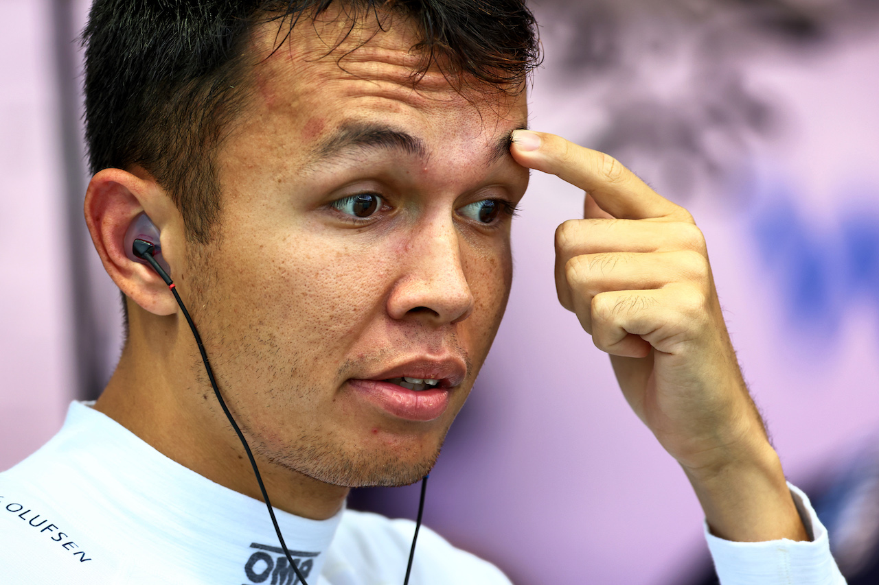 GP SINGAPORE, Alexander Albon (THA) Williams Racing.
01.10.2022. Formula 1 World Championship, Rd 17, Singapore Grand Prix, Marina Bay Street Circuit, Singapore, Qualifiche Day.
 - www.xpbimages.com, EMail: requests@xpbimages.com © Copyright: Coates / XPB Images