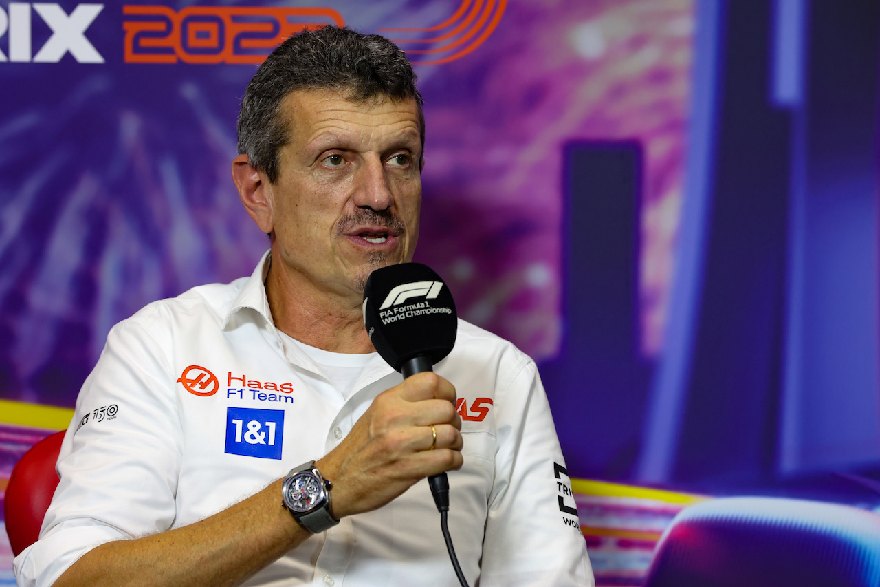 GP SINGAPORE, Guenther Steiner (ITA) Haas F1 Team Prinicipal in the FIA Press Conference.
01.10.2022. Formula 1 World Championship, Rd 17, Singapore Grand Prix, Marina Bay Street Circuit, Singapore, Qualifiche Day.
- www.xpbimages.com, EMail: requests@xpbimages.com © Copyright: XPB Images