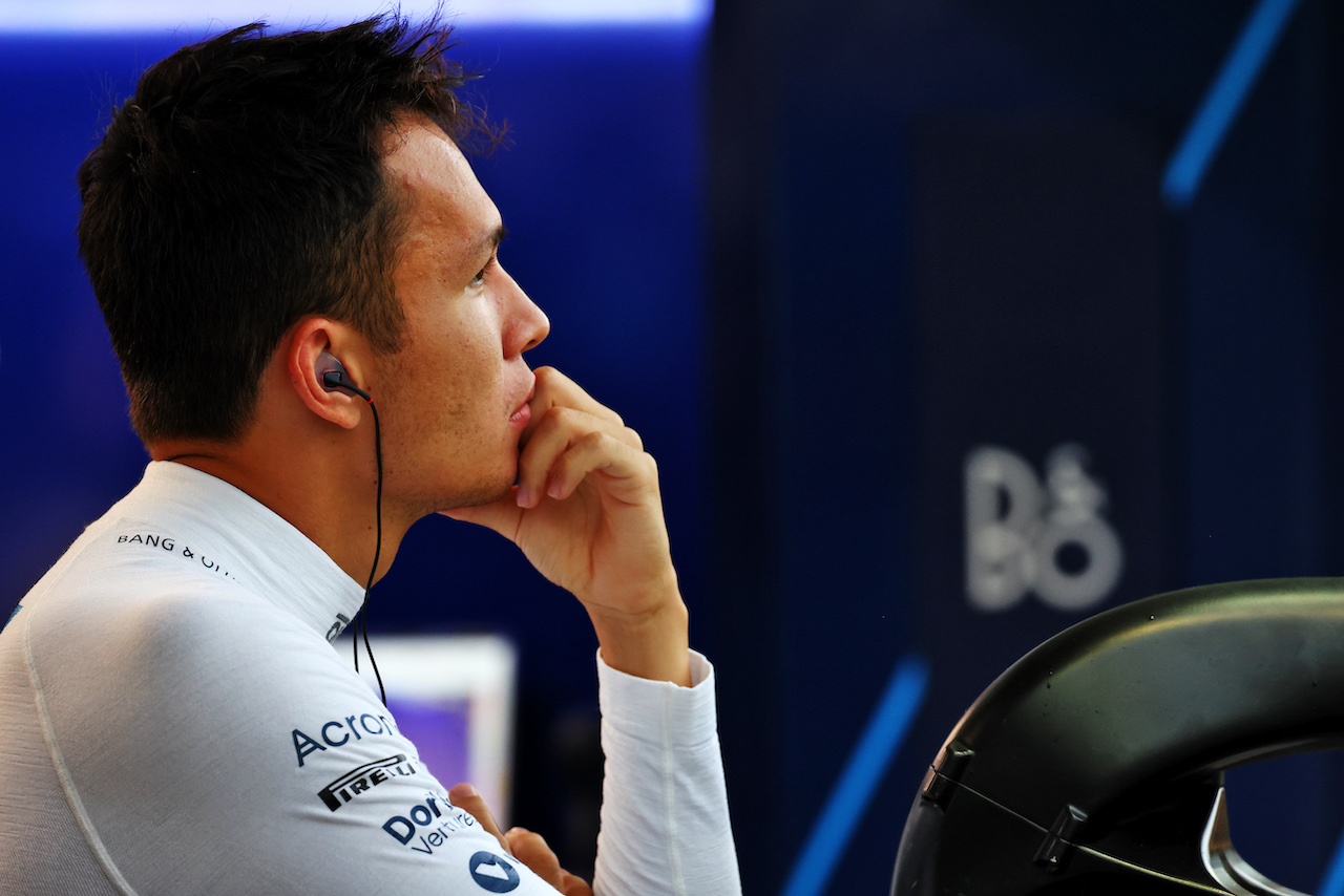 GP SINGAPORE, Alexander Albon (THA) Williams Racing.
01.10.2022. Formula 1 World Championship, Rd 17, Singapore Grand Prix, Marina Bay Street Circuit, Singapore, Qualifiche Day.
 - www.xpbimages.com, EMail: requests@xpbimages.com © Copyright: Coates / XPB Images
