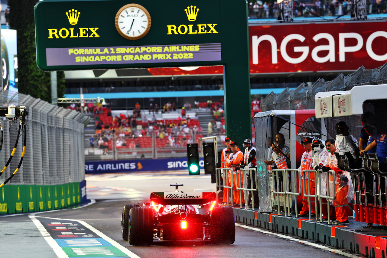 GP SINGAPORE, Valtteri Bottas (FIN) Alfa Romeo F1 Team C42.
01.10.2022. Formula 1 World Championship, Rd 17, Singapore Grand Prix, Marina Bay Street Circuit, Singapore, Qualifiche Day.
 - www.xpbimages.com, EMail: requests@xpbimages.com © Copyright: Coates / XPB Images