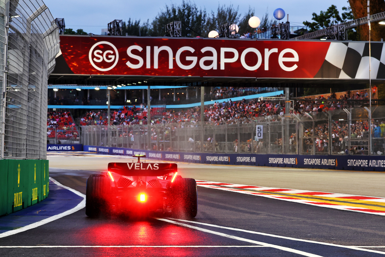 GP SINGAPORE, Carlos Sainz Jr (ESP) Ferrari F1-75.
01.10.2022. Formula 1 World Championship, Rd 17, Singapore Grand Prix, Marina Bay Street Circuit, Singapore, Qualifiche Day.
 - www.xpbimages.com, EMail: requests@xpbimages.com © Copyright: Coates / XPB Images
