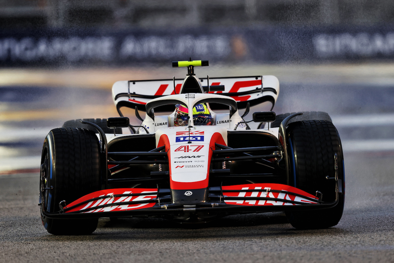 GP SINGAPORE, Mick Schumacher (GER) Haas VF-22.
01.10.2022. Formula 1 World Championship, Rd 17, Singapore Grand Prix, Marina Bay Street Circuit, Singapore, Qualifiche Day.
- www.xpbimages.com, EMail: requests@xpbimages.com © Copyright: Moy / XPB Images