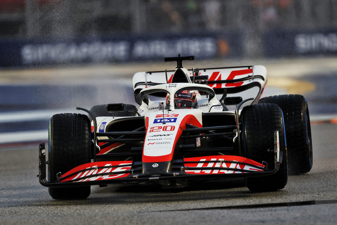 GP SINGAPORE, Kevin Magnussen (DEN) Haas VF-22.
01.10.2022. Formula 1 World Championship, Rd 17, Singapore Grand Prix, Marina Bay Street Circuit, Singapore, Qualifiche Day.
- www.xpbimages.com, EMail: requests@xpbimages.com © Copyright: Moy / XPB Images