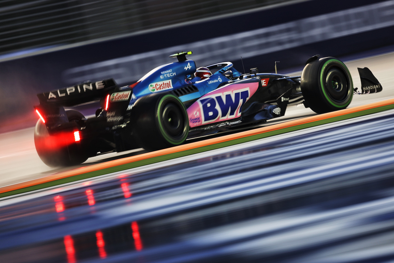 GP SINGAPORE, Esteban Ocon (FRA) Alpine F1 Team A522.
01.10.2022. Formula 1 World Championship, Rd 17, Singapore Grand Prix, Marina Bay Street Circuit, Singapore, Qualifiche Day.
- www.xpbimages.com, EMail: requests@xpbimages.com © Copyright: Moy / XPB Images