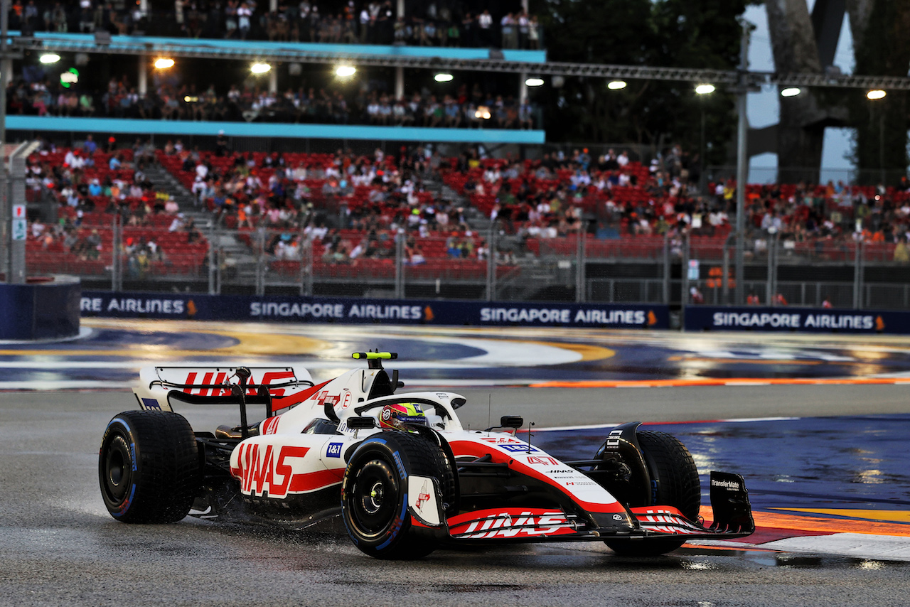 GP SINGAPORE, Mick Schumacher (GER) Haas VF-22.
01.10.2022. Formula 1 World Championship, Rd 17, Singapore Grand Prix, Marina Bay Street Circuit, Singapore, Qualifiche Day.
- www.xpbimages.com, EMail: requests@xpbimages.com © Copyright: Moy / XPB Images