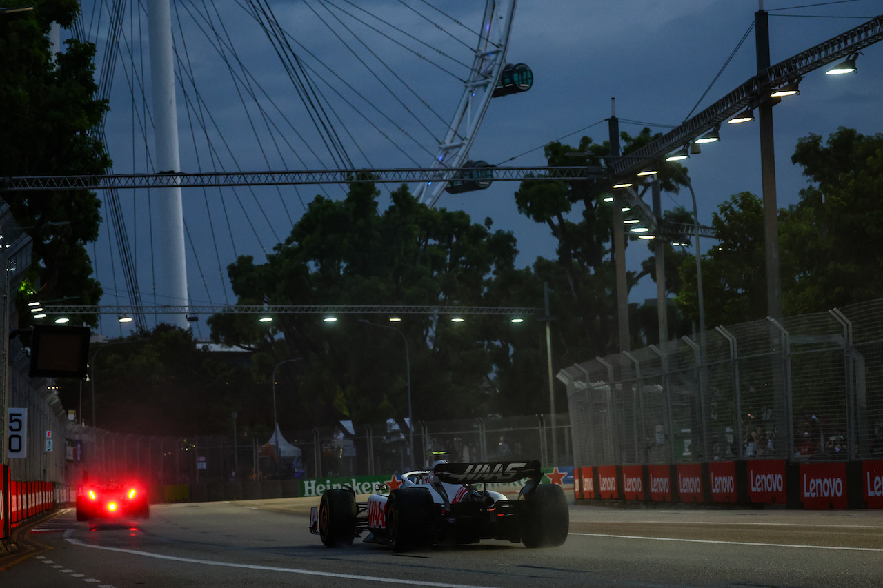 GP SINGAPORE, Mick Schumacher (GER), Haas F1 Team 
01.10.2022. Formula 1 World Championship, Rd 17, Singapore Grand Prix, Marina Bay Street Circuit, Singapore, Qualifiche Day.
- www.xpbimages.com, EMail: requests@xpbimages.com ¬© Copyright: Charniaux / XPB Images