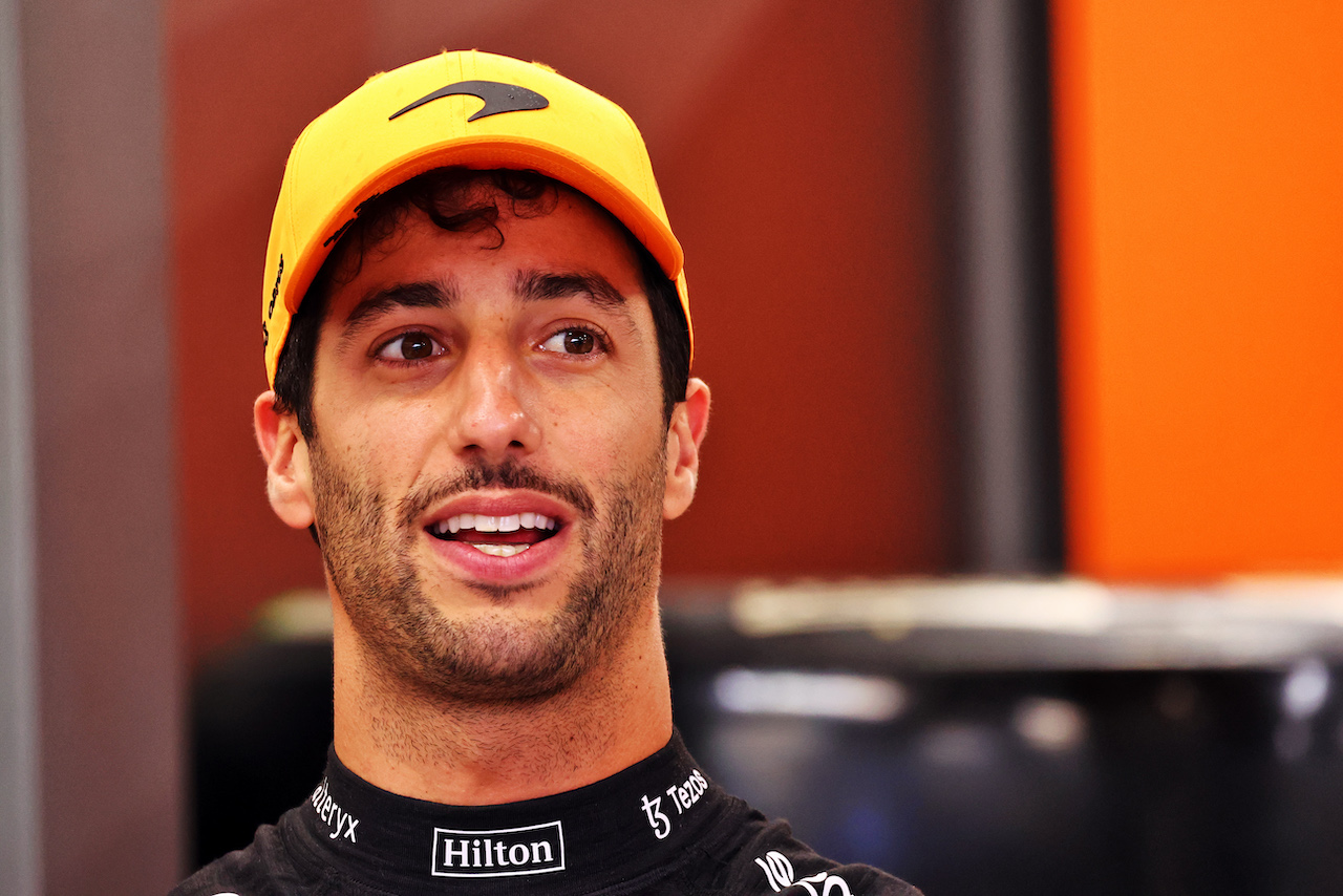 GP SINGAPORE, Daniel Ricciardo (AUS) McLaren.
01.10.2022. Formula 1 World Championship, Rd 17, Singapore Grand Prix, Marina Bay Street Circuit, Singapore, Qualifiche Day.
- www.xpbimages.com, EMail: requests@xpbimages.com © Copyright: Batchelor / XPB Images