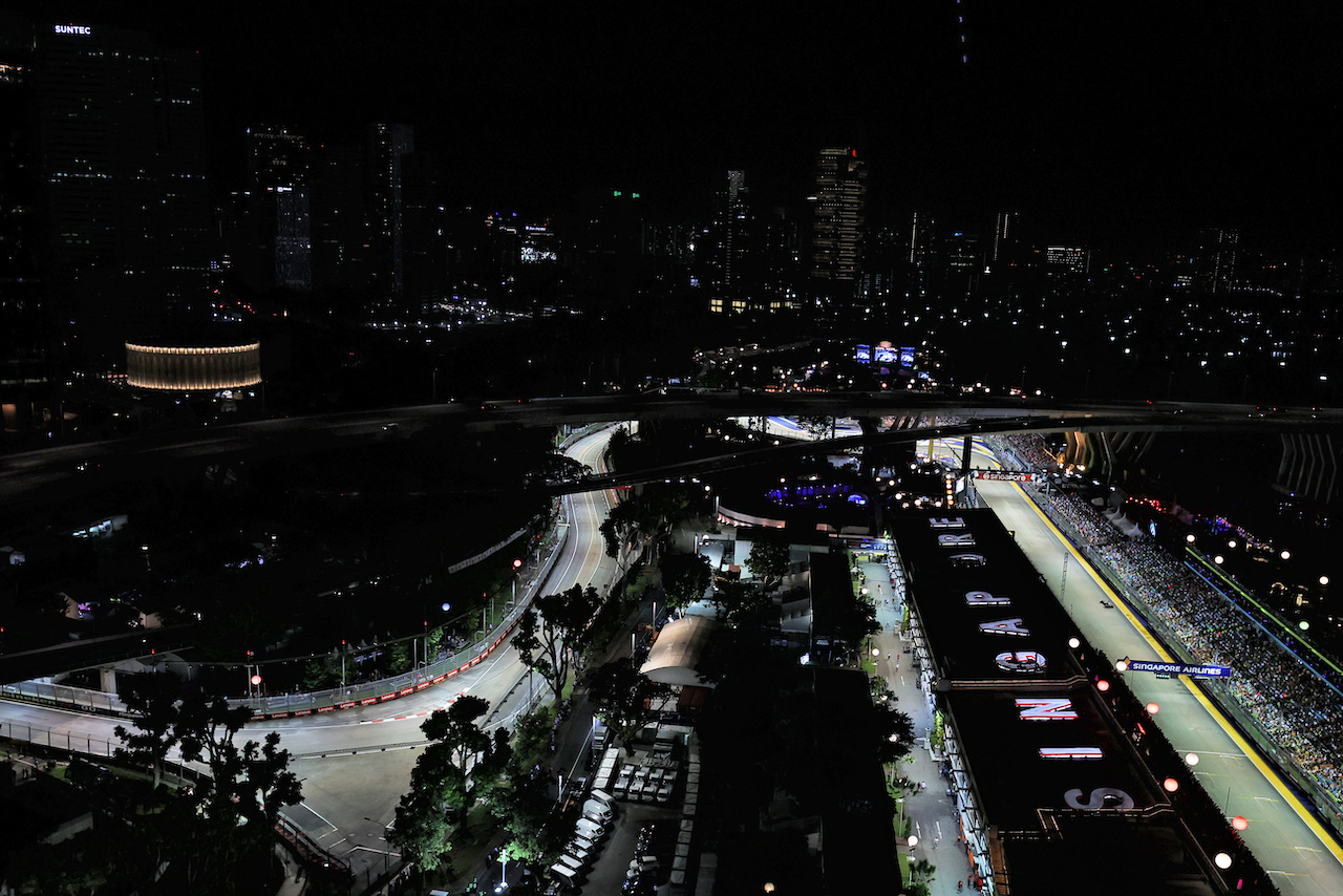 GP SINGAPORE, George Russell (GBR) Mercedes AMG F1 W13.
01.10.2022. Formula 1 World Championship, Rd 17, Singapore Grand Prix, Marina Bay Street Circuit, Singapore, Qualifiche Day.
- www.xpbimages.com, EMail: requests@xpbimages.com © Copyright: Moy / XPB Images