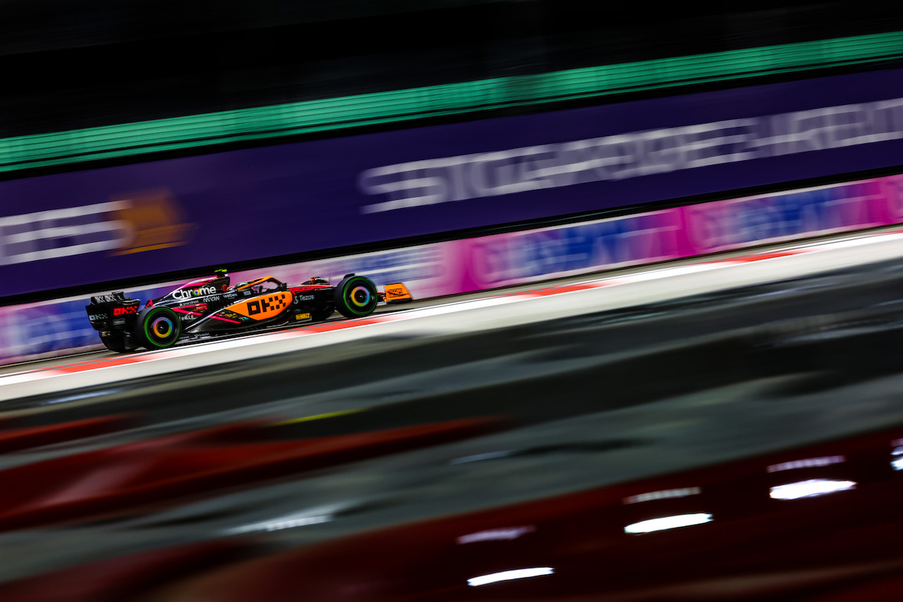 GP SINGAPORE, Daniel Ricciardo (AUS), McLaren F1 Team 
01.10.2022. Formula 1 World Championship, Rd 17, Singapore Grand Prix, Marina Bay Street Circuit, Singapore, Qualifiche Day.
- www.xpbimages.com, EMail: requests@xpbimages.com ¬© Copyright: Charniaux / XPB Images