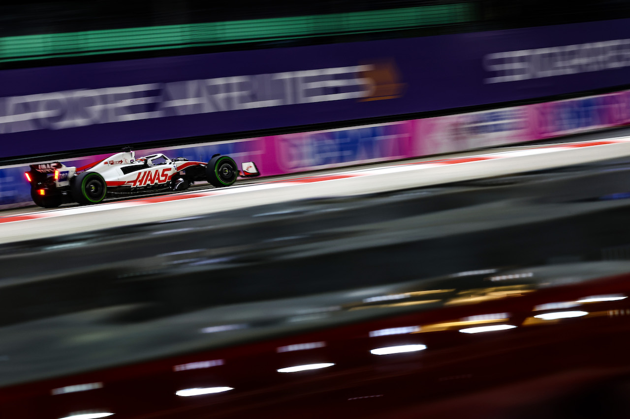 GP SINGAPORE, Kevin Magnussen (DEN) Haas F1 Team 
01.10.2022. Formula 1 World Championship, Rd 17, Singapore Grand Prix, Marina Bay Street Circuit, Singapore, Qualifiche Day.
- www.xpbimages.com, EMail: requests@xpbimages.com ¬© Copyright: Charniaux / XPB Images