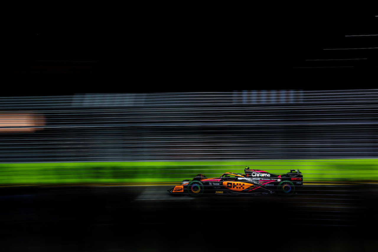 GP SINGAPORE, Daniel Ricciardo (AUS), McLaren F1 Team 
01.10.2022. Formula 1 World Championship, Rd 17, Singapore Grand Prix, Marina Bay Street Circuit, Singapore, Qualifiche Day.
- www.xpbimages.com, EMail: requests@xpbimages.com ¬© Copyright: Charniaux / XPB Images