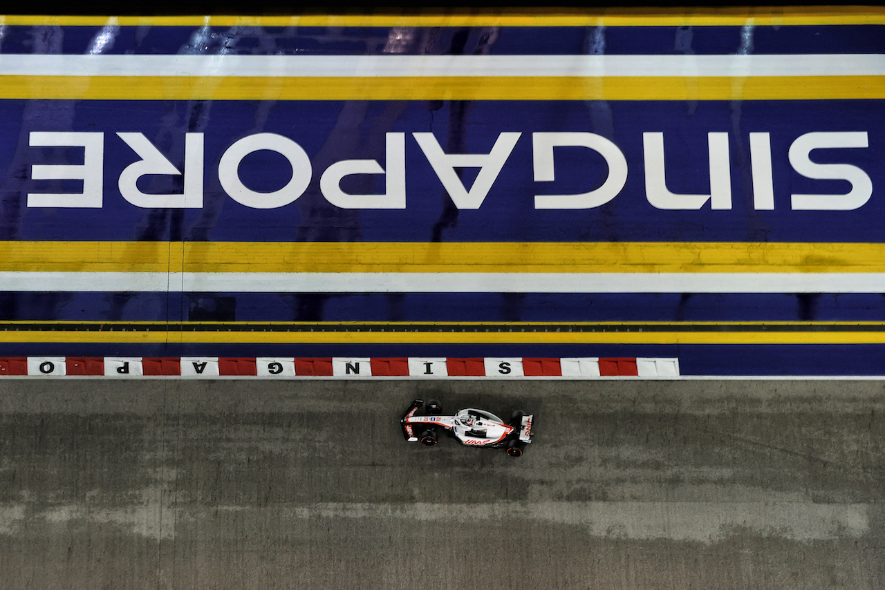 GP SINGAPORE, Kevin Magnussen (DEN) Haas VF-22.
01.10.2022. Formula 1 World Championship, Rd 17, Singapore Grand Prix, Marina Bay Street Circuit, Singapore, Qualifiche Day.
- www.xpbimages.com, EMail: requests@xpbimages.com © Copyright: Moy / XPB Images