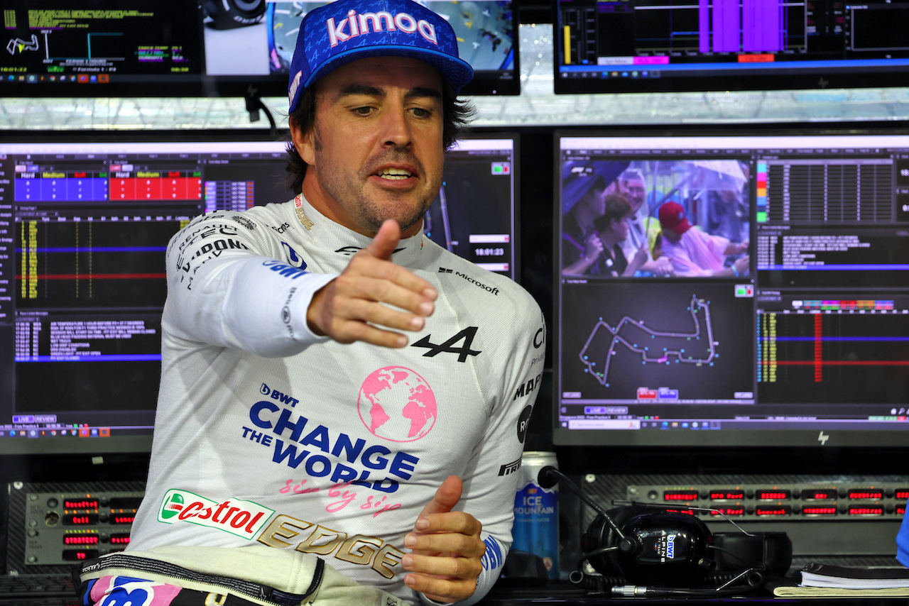 GP SINGAPORE, Fernando Alonso (ESP) Alpine F1 Team.
01.10.2022. Formula 1 World Championship, Rd 17, Singapore Grand Prix, Marina Bay Street Circuit, Singapore, Qualifiche Day.
- www.xpbimages.com, EMail: requests@xpbimages.com © Copyright: Batchelor / XPB Images