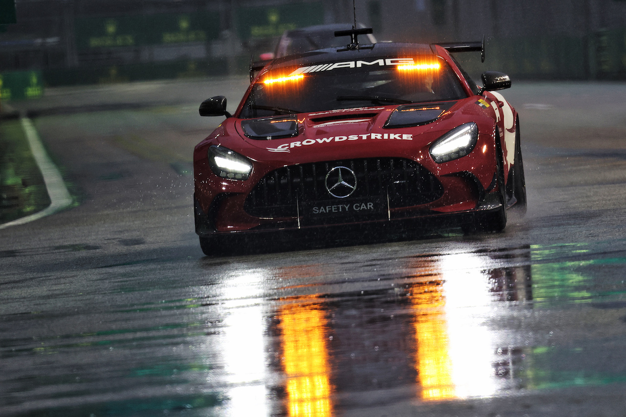 GP SINGAPORE, Mercedes FIA Safety Car.
01.10.2022. Formula 1 World Championship, Rd 17, Singapore Grand Prix, Marina Bay Street Circuit, Singapore, Qualifiche Day.
- www.xpbimages.com, EMail: requests@xpbimages.com © Copyright: Bearne / XPB Images