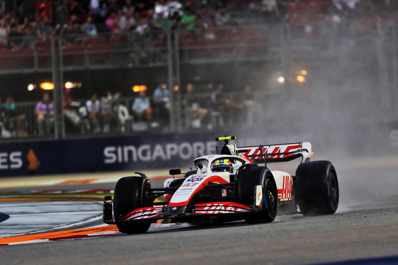 GP SINGAPORE, Mick Schumacher (GER) Haas VF-22.
01.10.2022. Formula 1 World Championship, Rd 17, Singapore Grand Prix, Marina Bay Street Circuit, Singapore, Qualifiche Day.
- www.xpbimages.com, EMail: requests@xpbimages.com © Copyright: Moy / XPB Images