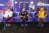 GP SINGAPORE, (L to R): Jost Capito (GER) Williams Racing Chief Executive Officer; Christian Horner (GBR) Red Bull Racing Team Principal; e Andreas Seidl, McLaren Managing Director, in the FIA Press Conference.
01.10.2022. Formula 1 World Championship, Rd 17, Singapore Grand Prix, Marina Bay Street Circuit, Singapore, Qualifiche Day.
- www.xpbimages.com, EMail: requests@xpbimages.com © Copyright: XPB Images