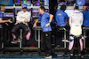 GP SINGAPORE, Fernando Alonso (ESP), Alpine F1 Team Alan Permane (GBR), Alpine F1 Team Trackside Operations Director Esteban Ocon (FRA), Alpine F1 Team 
01.10.2022. Formula 1 World Championship, Rd 17, Singapore Grand Prix, Marina Bay Street Circuit, Singapore, Qualifiche Day.
- www.xpbimages.com, EMail: requests@xpbimages.com ¬© Copyright: Charniaux / XPB Images