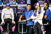 GP SINGAPORE, Fernando Alonso (ESP), Alpine F1 Team Esteban Ocon (FRA), Alpine F1 Team Alan Permane (GBR), Alpine F1 Team Trackside Operations Director 
01.10.2022. Formula 1 World Championship, Rd 17, Singapore Grand Prix, Marina Bay Street Circuit, Singapore, Qualifiche Day.
- www.xpbimages.com, EMail: requests@xpbimages.com ¬© Copyright: Charniaux / XPB Images