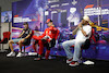 GP SINGAPORE, (L to R): Sergio Perez (MEX) Red Bull Racing; Charles Leclerc (MON) Ferrari; e Lewis Hamilton (GBR) Mercedes AMG F1, in the post qualifying FIA Press Conference.
01.10.2022. Formula 1 World Championship, Rd 17, Singapore Grand Prix, Marina Bay Street Circuit, Singapore, Qualifiche Day.
- www.xpbimages.com, EMail: requests@xpbimages.com © Copyright: XPB Images