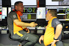 GP SINGAPORE, (L to R): Andreas Seidl, McLaren Managing Director with Zak Brown (USA) McLaren Executive Director.
01.10.2022. Formula 1 World Championship, Rd 17, Singapore Grand Prix, Marina Bay Street Circuit, Singapore, Qualifiche Day.
- www.xpbimages.com, EMail: requests@xpbimages.com © Copyright: Batchelor / XPB Images