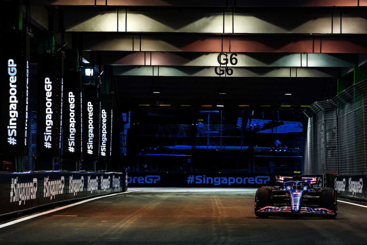 GP SINGAPORE, Esteban Ocon (FRA), Alpine F1 Team 
30.09.2022. Formula 1 World Championship, Rd 17, Singapore Grand Prix, Marina Bay Street Circuit, Singapore, Practice Day.
- www.xpbimages.com, EMail: requests@xpbimages.com © Copyright: Charniaux / XPB Images